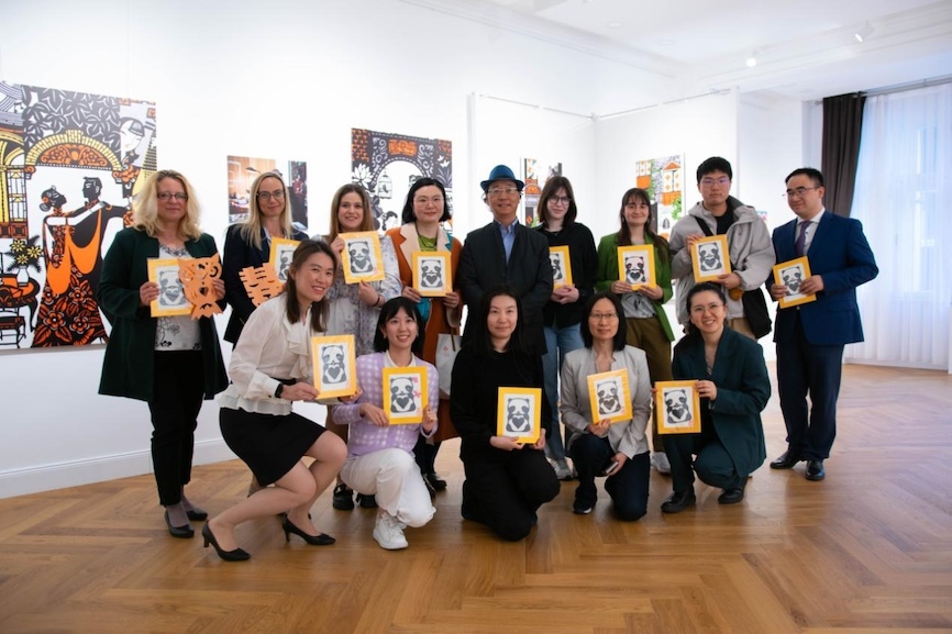 嘉賓合影。圖片由布達(dá)佩斯中國(guó)文化中心供圖