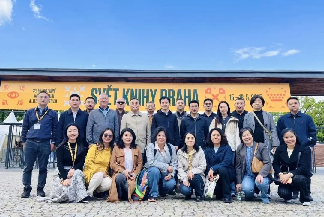 中國出版界代表團(tuán)合影。圖片均由國圖集團(tuán)供圖