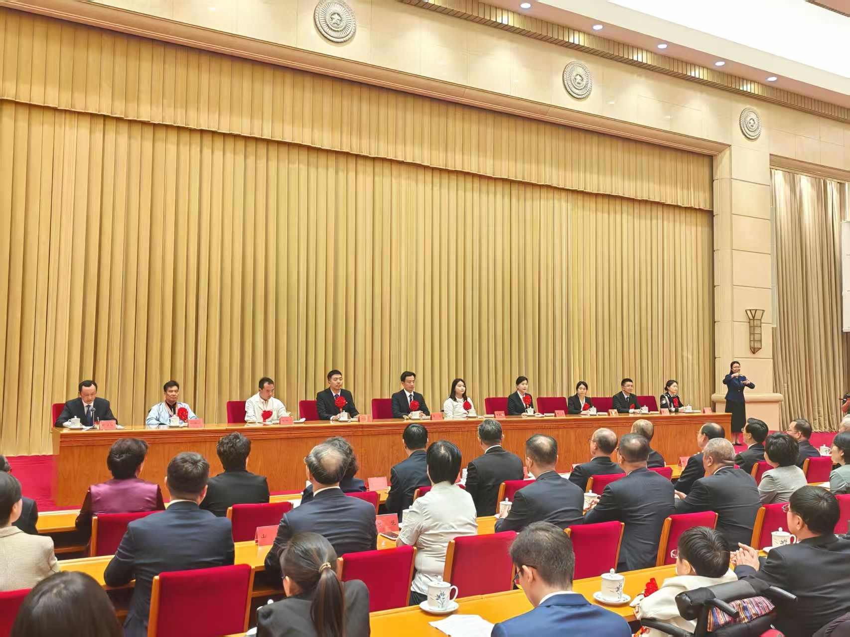 第七次全國自強模范暨助殘先進事跡首場報告會現(xiàn)場。 人民網(wǎng)記者 王子鋒攝