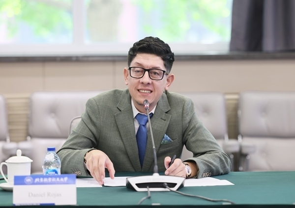 哥倫比亞教育部長(zhǎng)丹尼爾?羅哈斯一行訪問(wèn)北京航空航天大學(xué)。北航供圖