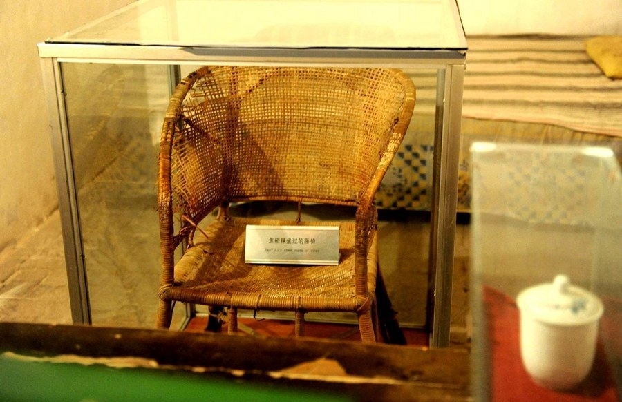這是在河南省蘭考縣焦裕祿同志紀念館內(nèi)拍攝的焦裕祿曾用過的藤椅（2014年5月5日攝）。新華社記者 朱祥 攝