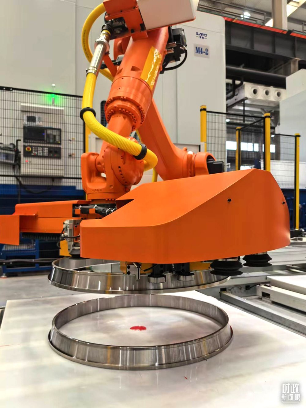 △洛軸產(chǎn)品。（總臺央視記者黎兵拍攝）