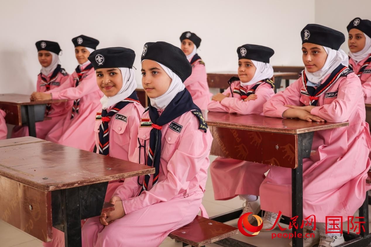 阿爾穆塔?阿里卡特國際學校的學生在教室內上課。人民網記者 薛丹攝