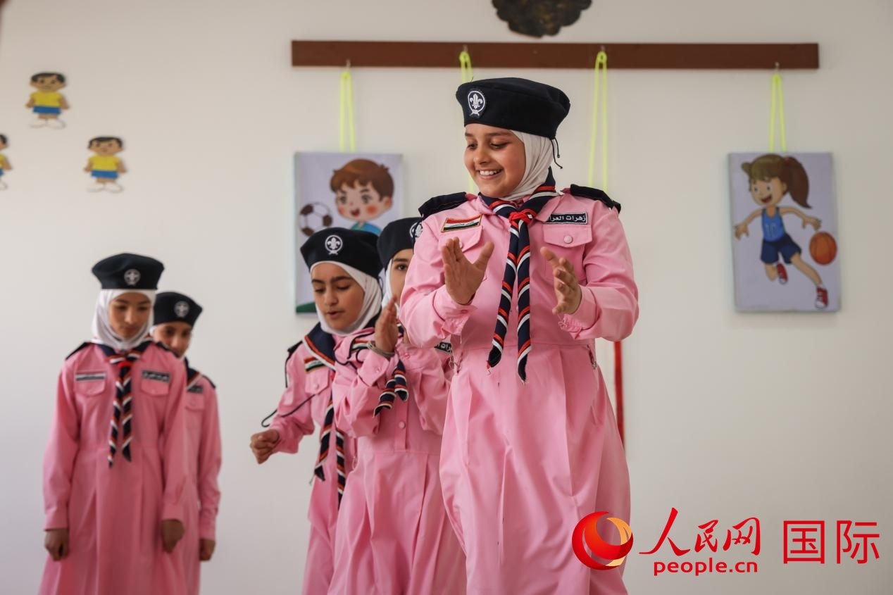 阿爾穆塔?阿里卡特國際學校的學生在展示課間活動。人民網記者 薛丹攝