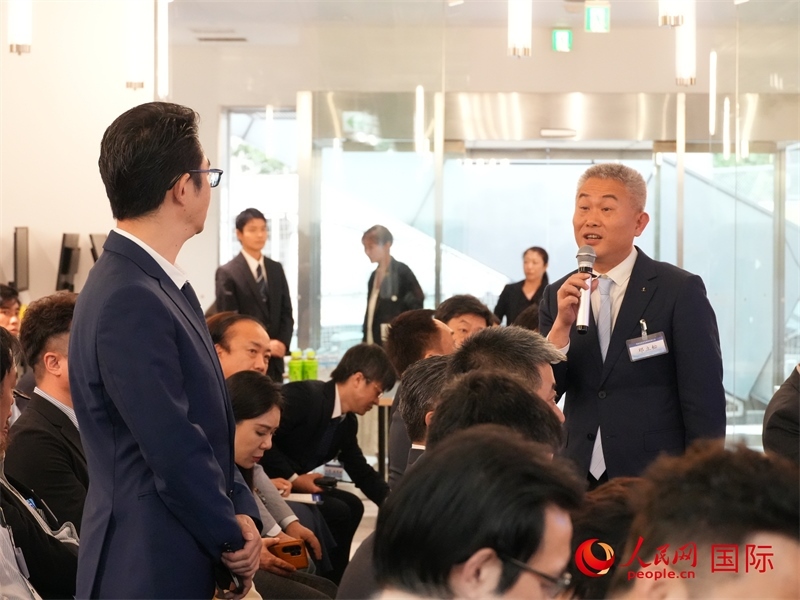 參會(huì)企業(yè)與海南代表團(tuán)積極交流。