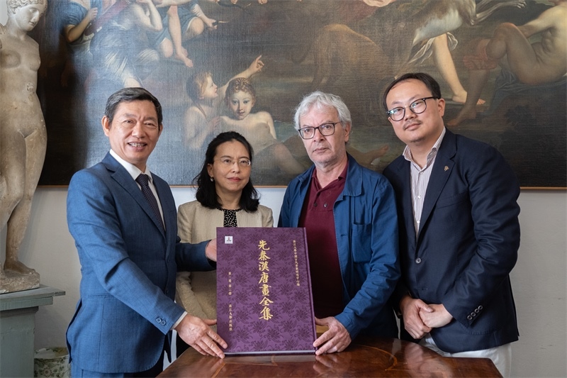 圖片說(shuō)明：捐贈(zèng)儀式現(xiàn)場(chǎng)。 張錫琪攝