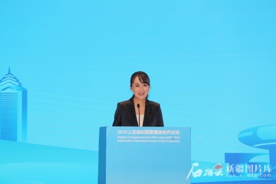 5月23日，在2025上合組織國家媒體合作論壇青年文化交流營活動中，人民日報社記者阿爾達(dá)克·塔巴拉克發(fā)言。石榴云/新疆日報記者 李雄心攝