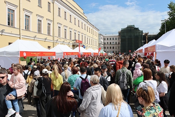 “茶和天下”·雅集活動現(xiàn)場。中國駐白俄羅斯大使館供圖