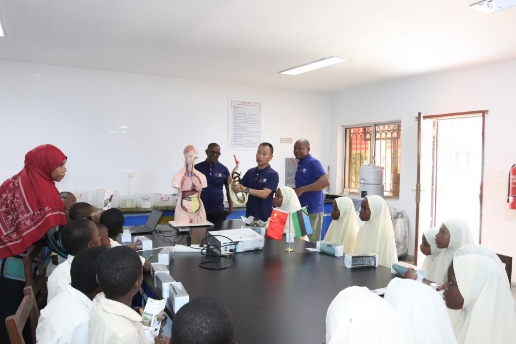 血吸蟲病健康教育講座。施亮攝