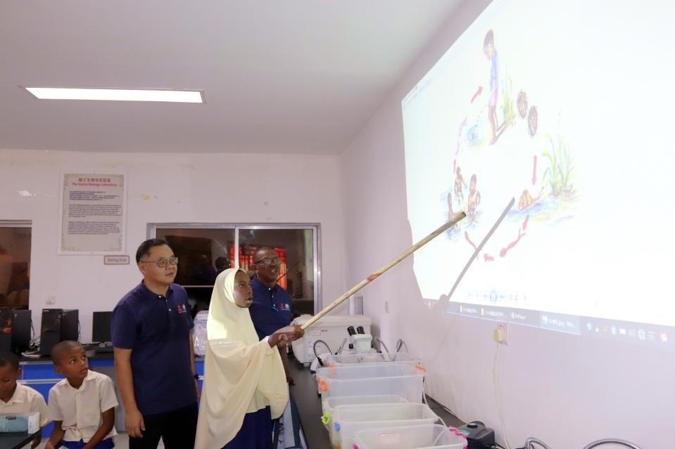 血吸蟲病健康教育講座。施亮攝