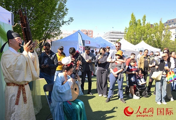 明月民樂工坊展示。人民網(wǎng)記者 殷淼攝