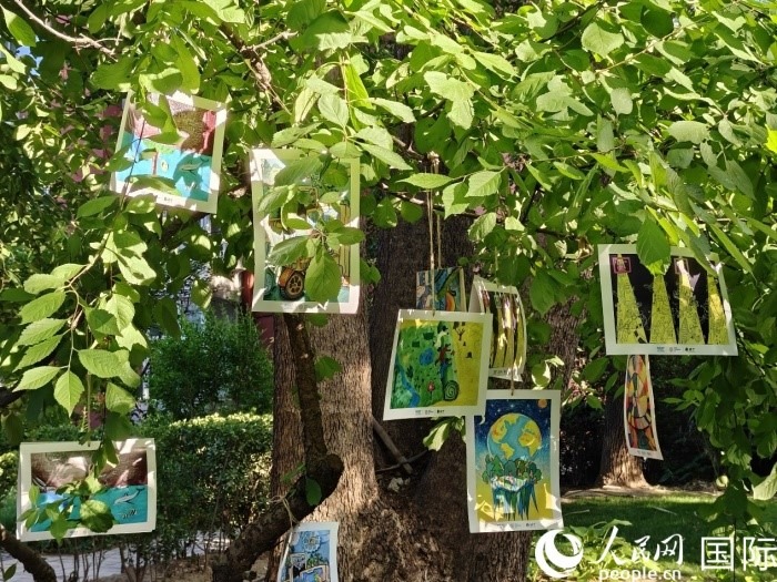 兒童環(huán)保繪畫展覽。人民網(wǎng)記者 李明攝