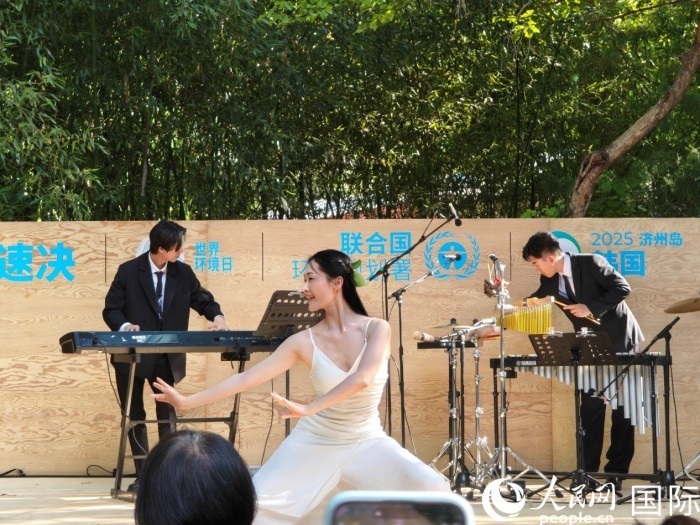 《舞，自然》舞蹈表演。人民網(wǎng)記者 李明攝