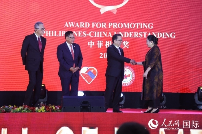 菲律賓前參議員許爾琦榮獲“終身成就獎”。人民網(wǎng)記者樊帆 攝