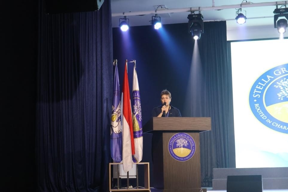 伊莉娜致辭。哈山努丁大學(xué)孔子學(xué)院供圖