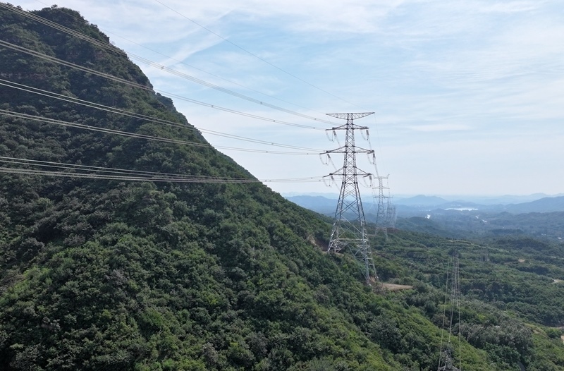 河北易縣:抽水蓄能電站配套工程500千伏特高壓送出線路投運(yùn)(3)XxjpsgC007020_20250827_PEPFN0A001.jpg